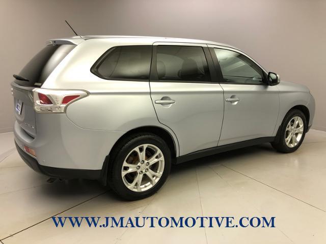 Used Mitsubishi Outlander 4WD 4dr SE 2014 | J&M Automotive Sls&Svc LLC. Naugatuck, Connecticut Used Mitsubishi Outlander 4WD 4dr SE 2014 | J&M Automotive Sls&Svc LLC. Naugatuck, Connecticut