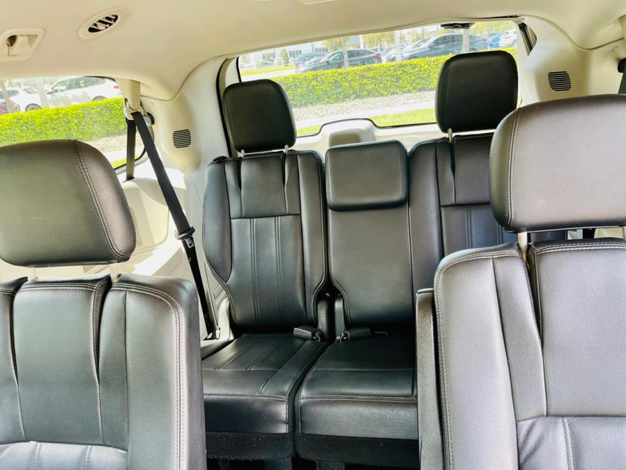 Used Chrysler Town & Country 4dr Wgn Touring 2013 | 2 Car Pros. Orlando, Florida Used Chrysler Town & Country 4dr Wgn Touring 2013 | 2 Car Pros. Orlando, Florida
