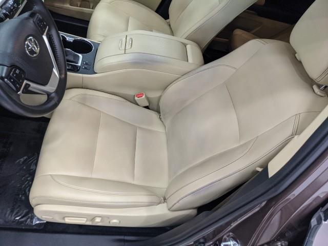 2019 Toyota Highlander Hybrid XLE AWD w/ Navi & rearCam, available for sale in Maple Shade, New Jersey | Car Revolution. Maple Shade, New Jersey 2019 Toyota Highlander Hybrid XLE AWD w/ Navi & rearCam, available for sale in Maple Shade, New Jersey | Car Revolution. Maple Shade, New Jersey