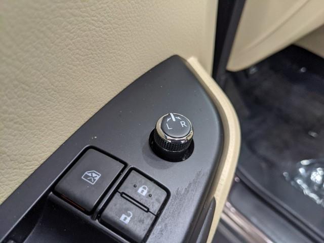 2019 Toyota Highlander Hybrid XLE AWD w/ Navi & rearCam, available for sale in Maple Shade, New Jersey | Car Revolution. Maple Shade, New Jersey 2019 Toyota Highlander Hybrid XLE AWD w/ Navi & rearCam, available for sale in Maple Shade, New Jersey | Car Revolution. Maple Shade, New Jersey