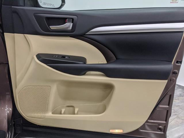 2019 Toyota Highlander Hybrid XLE AWD w/ Navi & rearCam, available for sale in Maple Shade, New Jersey | Car Revolution. Maple Shade, New Jersey 2019 Toyota Highlander Hybrid XLE AWD w/ Navi & rearCam, available for sale in Maple Shade, New Jersey | Car Revolution. Maple Shade, New Jersey