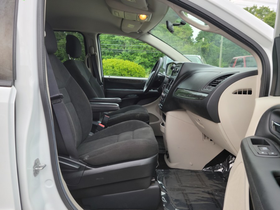 Used Dodge Grand Caravan 4dr Wgn American Value Pkg 2016 | Toro Auto. East Windsor, Connecticut Used Dodge Grand Caravan 4dr Wgn American Value Pkg 2016 | Toro Auto. East Windsor, Connecticut