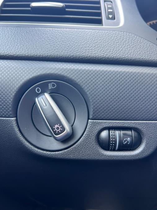 2011 Volkswagen Jetta Sedan 4dr Auto SE PZEV, available for sale in Revere, Massachusetts | Wonderland Auto. Revere, Massachusetts 2011 Volkswagen Jetta Sedan 4dr Auto SE PZEV, available for sale in Revere, Massachusetts | Wonderland Auto. Revere, Massachusetts