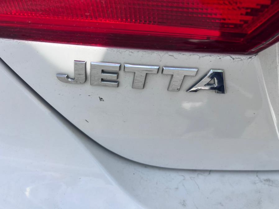 2011 Volkswagen Jetta Sedan 4dr Auto SE PZEV, available for sale in Revere, Massachusetts | Wonderland Auto. Revere, Massachusetts 2011 Volkswagen Jetta Sedan 4dr Auto SE PZEV, available for sale in Revere, Massachusetts | Wonderland Auto. Revere, Massachusetts
