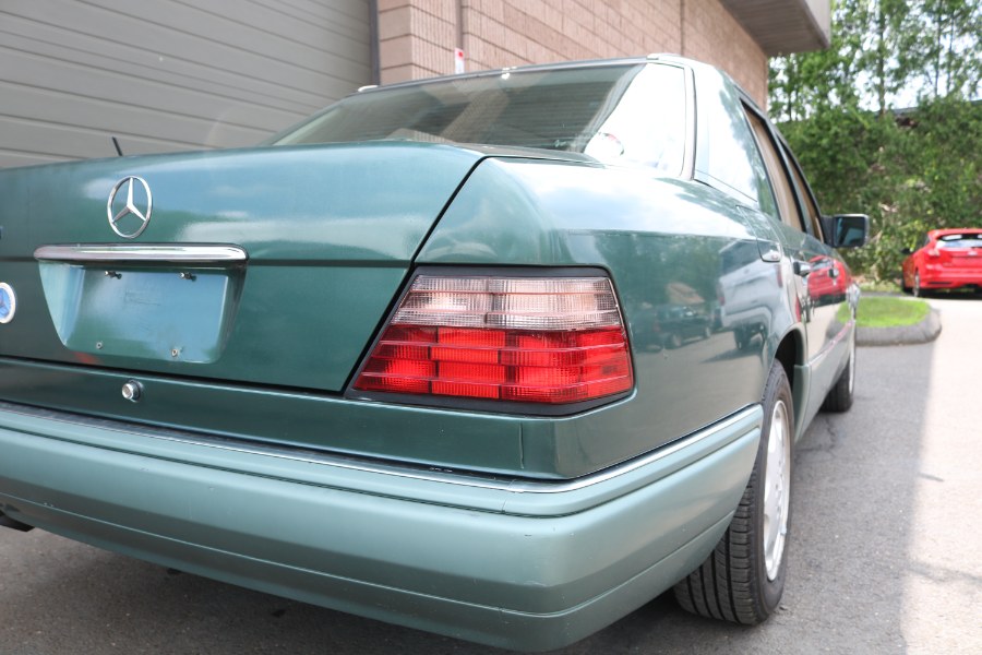 Used Mercedes-Benz E-Class 4dr Sedan 4.2L Auto 1994 | Dealmax Motors LLC. Bristol, Connecticut Used Mercedes-Benz E-Class 4dr Sedan 4.2L Auto 1994 | Dealmax Motors LLC. Bristol, Connecticut