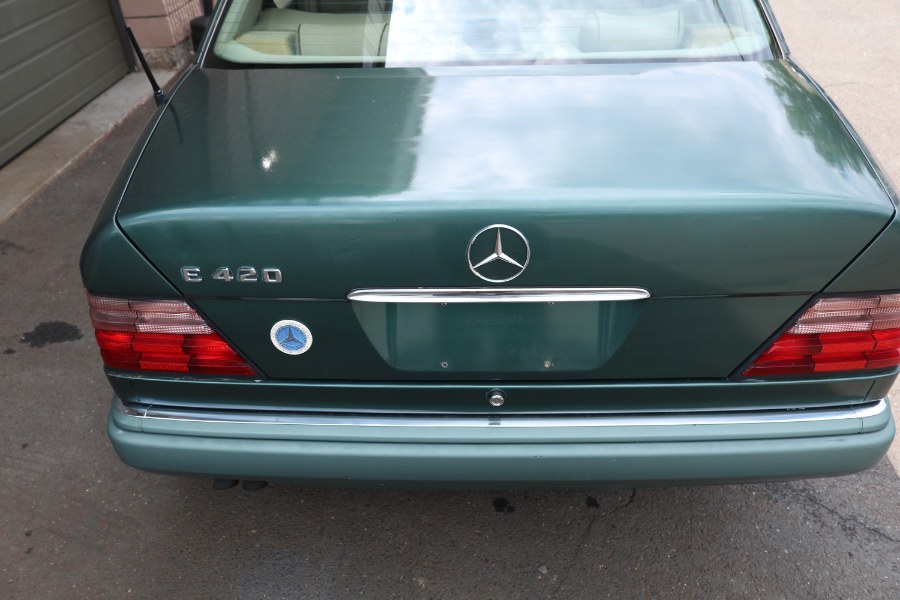 Used Mercedes-Benz E-Class 4dr Sedan 4.2L Auto 1994 | Dealmax Motors LLC. Bristol, Connecticut Used Mercedes-Benz E-Class 4dr Sedan 4.2L Auto 1994 | Dealmax Motors LLC. Bristol, Connecticut