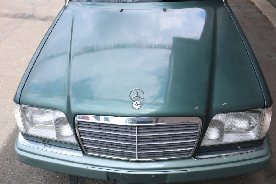 Used Mercedes-Benz E-Class 4dr Sedan 4.2L Auto 1994 | Dealmax Motors LLC. Bristol, Connecticut Used Mercedes-Benz E-Class 4dr Sedan 4.2L Auto 1994 | Dealmax Motors LLC. Bristol, Connecticut