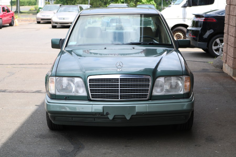 Used Mercedes-Benz E-Class 4dr Sedan 4.2L Auto 1994 | Dealmax Motors LLC. Bristol, Connecticut Used Mercedes-Benz E-Class 4dr Sedan 4.2L Auto 1994 | Dealmax Motors LLC. Bristol, Connecticut