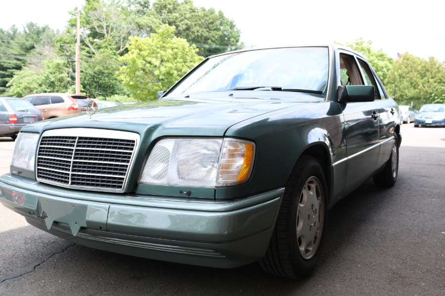 Used Mercedes-Benz E-Class 4dr Sedan 4.2L Auto 1994 | Dealmax Motors LLC. Bristol, Connecticut Used Mercedes-Benz E-Class 4dr Sedan 4.2L Auto 1994 | Dealmax Motors LLC. Bristol, Connecticut