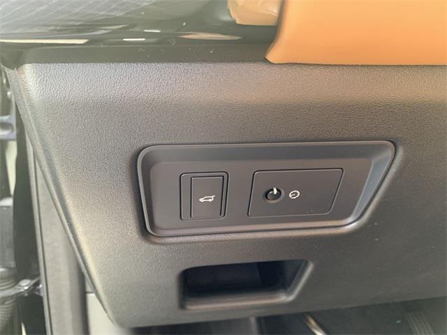 2017 Land Rover Discovery HSE Luxury, available for sale in Stratford, Connecticut | Wiz Leasing Inc. Stratford, Connecticut 2017 Land Rover Discovery HSE Luxury, available for sale in Stratford, Connecticut | Wiz Leasing Inc. Stratford, Connecticut