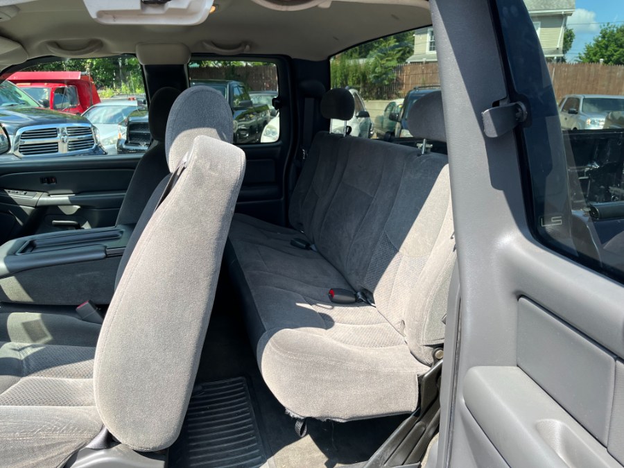Used Chevrolet Silverado 1500 Ext Cab 143.5" WB 4WD LT 2005 | Chris's Auto Clinic. Plainville, Connecticut Used Chevrolet Silverado 1500 Ext Cab 143.5" WB 4WD LT 2005 | Chris's Auto Clinic. Plainville, Connecticut