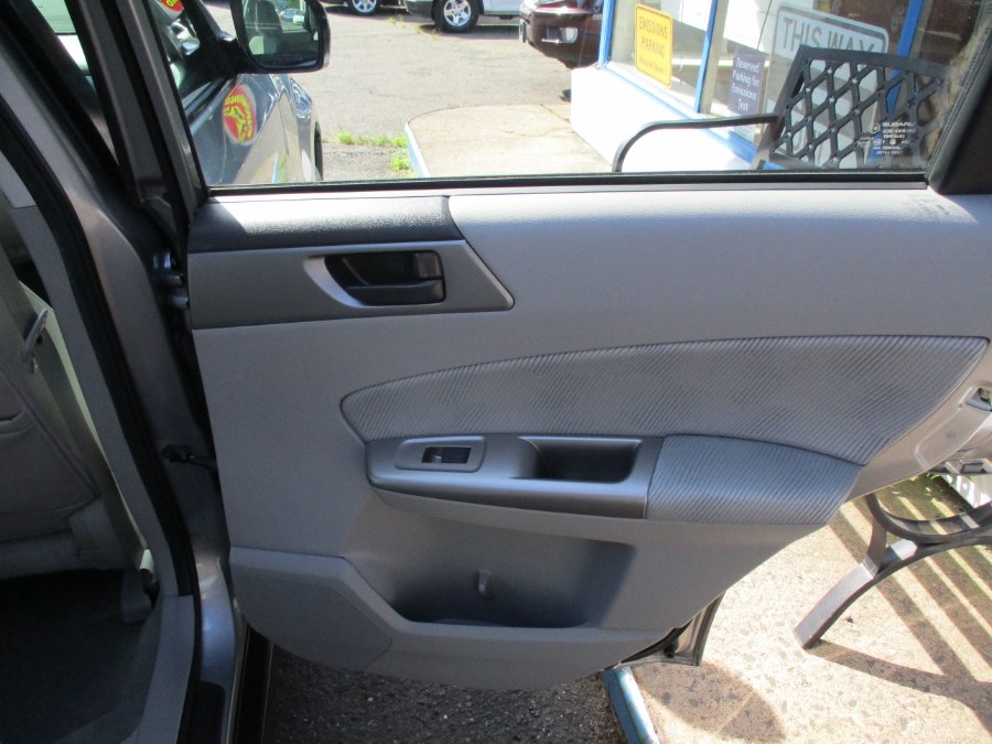 Used Subaru Forester (Natl) 4dr Man X 2009 | Cos Central Auto. Meriden, Connecticut Used Subaru Forester (Natl) 4dr Man X 2009 | Cos Central Auto. Meriden, Connecticut