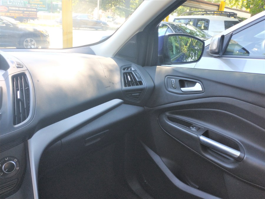 2013 Ford Escape SE. LOW MILES, available for sale in Rosedale, New York | Sunrise Auto Sales. Rosedale, New York 2013 Ford Escape SE. LOW MILES, available for sale in Rosedale, New York | Sunrise Auto Sales. Rosedale, New York
