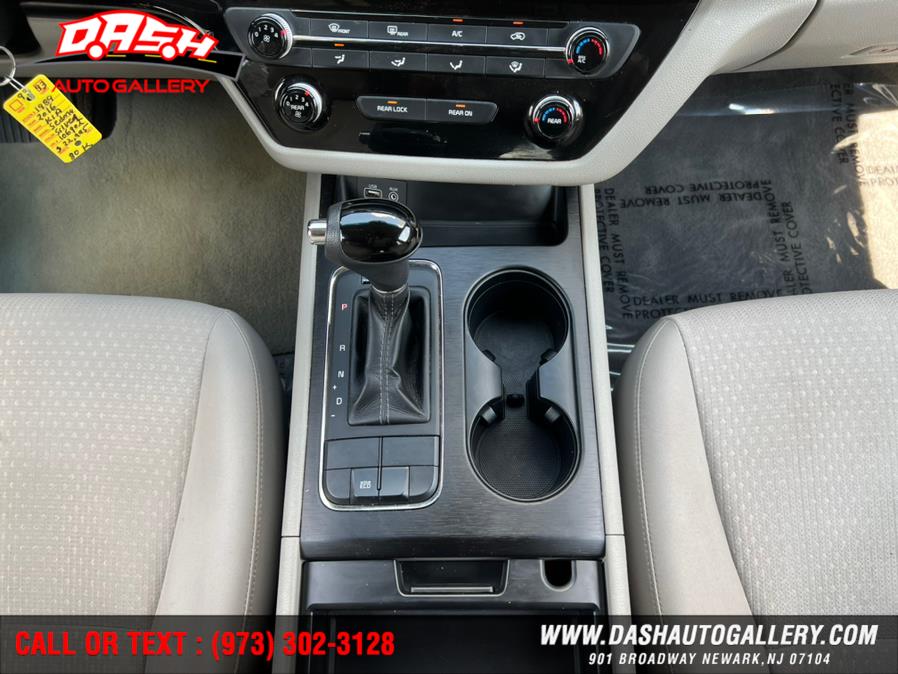 2016 Kia Sedona 4dr Wgn L, available for sale in Newark, New Jersey | Dash Auto Gallery Inc.. Newark, New Jersey 2016 Kia Sedona 4dr Wgn L, available for sale in Newark, New Jersey | Dash Auto Gallery Inc.. Newark, New Jersey