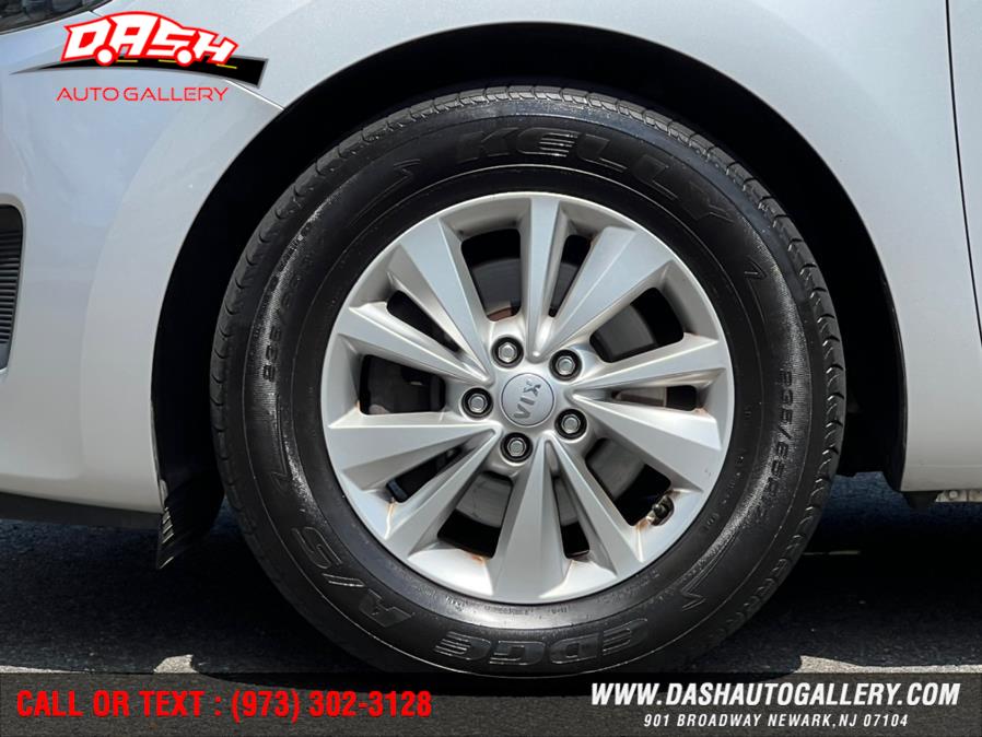2016 Kia Sedona 4dr Wgn L, available for sale in Newark, New Jersey | Dash Auto Gallery Inc.. Newark, New Jersey 2016 Kia Sedona 4dr Wgn L, available for sale in Newark, New Jersey | Dash Auto Gallery Inc.. Newark, New Jersey