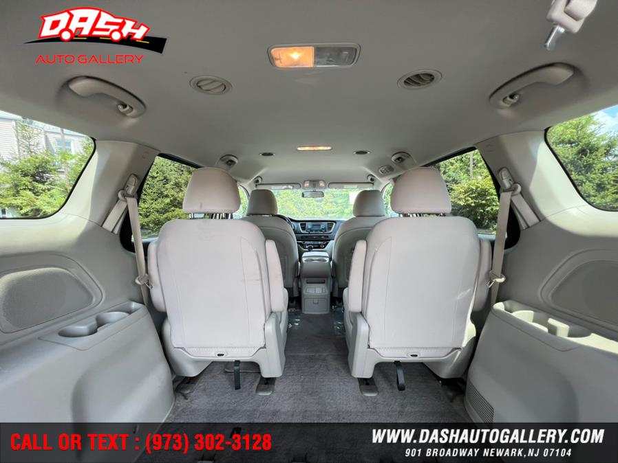 2016 Kia Sedona 4dr Wgn L, available for sale in Newark, New Jersey | Dash Auto Gallery Inc.. Newark, New Jersey 2016 Kia Sedona 4dr Wgn L, available for sale in Newark, New Jersey | Dash Auto Gallery Inc.. Newark, New Jersey