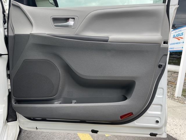Used Toyota Sienna LE 2018 | Blasius Federal Road. Brookfield, Connecticut Used Toyota Sienna LE 2018 | Blasius Federal Road. Brookfield, Connecticut