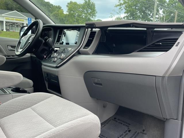 Used Toyota Sienna LE 2018 | Blasius Federal Road. Brookfield, Connecticut Used Toyota Sienna LE 2018 | Blasius Federal Road. Brookfield, Connecticut