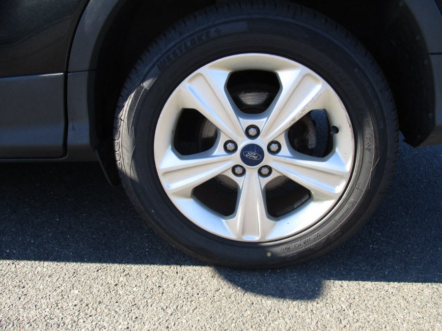 2014 Ford Escape 4WD 4dr SE, available for sale in New Britain, Connecticut | Universal Motors LLC. New Britain, Connecticut 2014 Ford Escape 4WD 4dr SE, available for sale in New Britain, Connecticut | Universal Motors LLC. New Britain, Connecticut