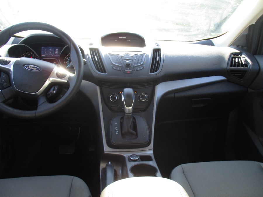 2014 Ford Escape 4WD 4dr SE, available for sale in New Britain, Connecticut | Universal Motors LLC. New Britain, Connecticut 2014 Ford Escape 4WD 4dr SE, available for sale in New Britain, Connecticut | Universal Motors LLC. New Britain, Connecticut