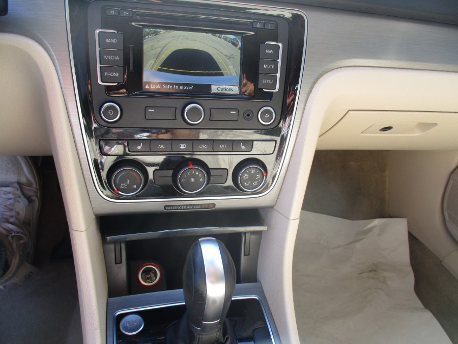 2015 Volkswagen Passat 4dr Sdn 1.8T Auto SE w/Sunroof & Nav PZEV, available for sale in New Britain, Connecticut | Universal Motors LLC. New Britain, Connecticut 2015 Volkswagen Passat 4dr Sdn 1.8T Auto SE w/Sunroof & Nav PZEV, available for sale in New Britain, Connecticut | Universal Motors LLC. New Britain, Connecticut