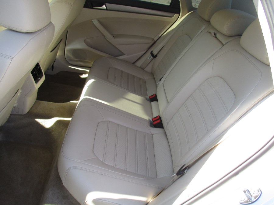 2015 Volkswagen Passat 4dr Sdn 1.8T Auto SE w/Sunroof & Nav PZEV, available for sale in New Britain, Connecticut | Universal Motors LLC. New Britain, Connecticut 2015 Volkswagen Passat 4dr Sdn 1.8T Auto SE w/Sunroof & Nav PZEV, available for sale in New Britain, Connecticut | Universal Motors LLC. New Britain, Connecticut