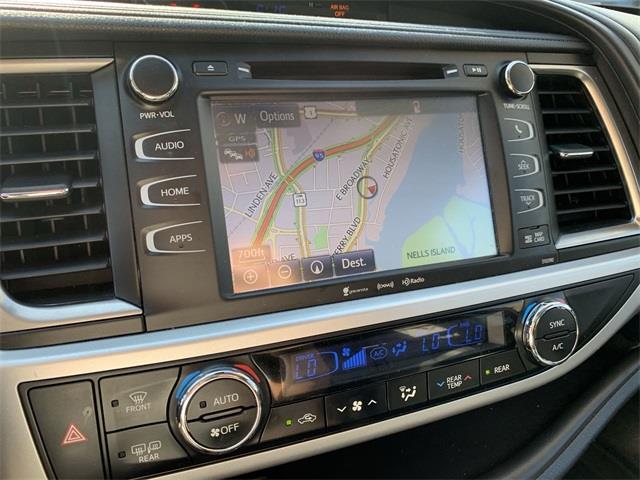 Used Toyota Highlander SE 2019 | Wiz Leasing Inc. Stratford, Connecticut Used Toyota Highlander SE 2019 | Wiz Leasing Inc. Stratford, Connecticut
