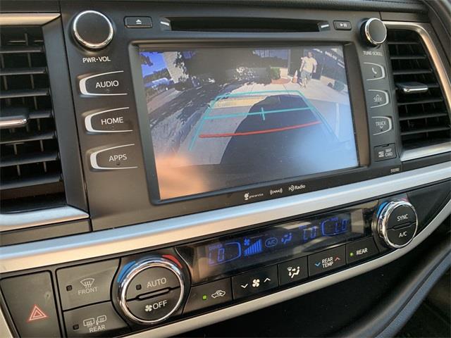 Used Toyota Highlander SE 2019 | Wiz Leasing Inc. Stratford, Connecticut Used Toyota Highlander SE 2019 | Wiz Leasing Inc. Stratford, Connecticut