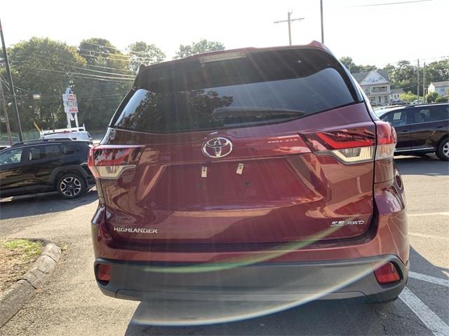 Used Toyota Highlander SE 2019 | Wiz Leasing Inc. Stratford, Connecticut Used Toyota Highlander SE 2019 | Wiz Leasing Inc. Stratford, Connecticut