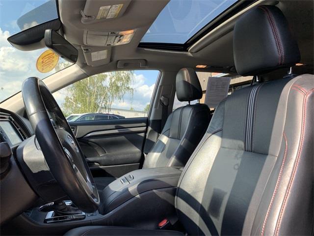 Used Toyota Highlander SE 2019 | Wiz Leasing Inc. Stratford, Connecticut Used Toyota Highlander SE 2019 | Wiz Leasing Inc. Stratford, Connecticut