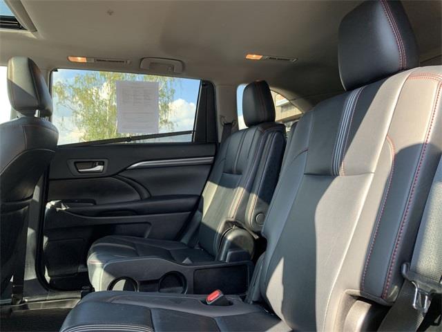Used Toyota Highlander SE 2019 | Wiz Leasing Inc. Stratford, Connecticut Used Toyota Highlander SE 2019 | Wiz Leasing Inc. Stratford, Connecticut