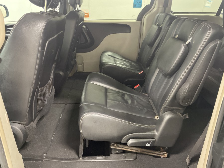 2014 Chrysler Town & Country 4dr Wgn Touring, available for sale in Corona, New York | Raymonds Cars Inc. Corona, New York 2014 Chrysler Town & Country 4dr Wgn Touring, available for sale in Corona, New York | Raymonds Cars Inc. Corona, New York