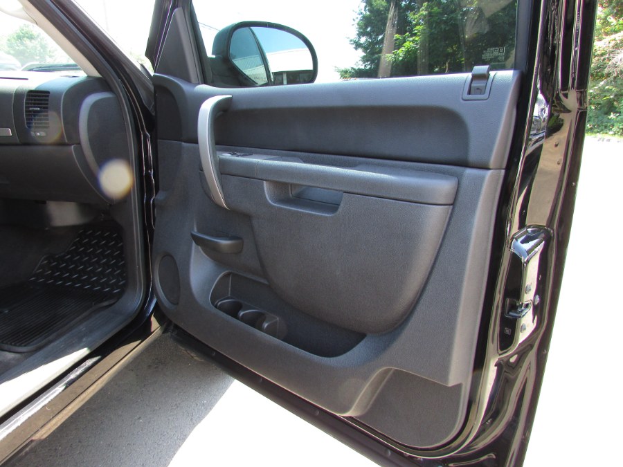 2010 Chevrolet Silverado 1500 4WD Crew Cab 143.5" LT, available for sale in East Windsor, Connecticut | United Auto Sales of E Windsor, Inc. East Windsor, Connecticut 2010 Chevrolet Silverado 1500 4WD Crew Cab 143.5" LT, available for sale in East Windsor, Connecticut | United Auto Sales of E Windsor, Inc. East Windsor, Connecticut
