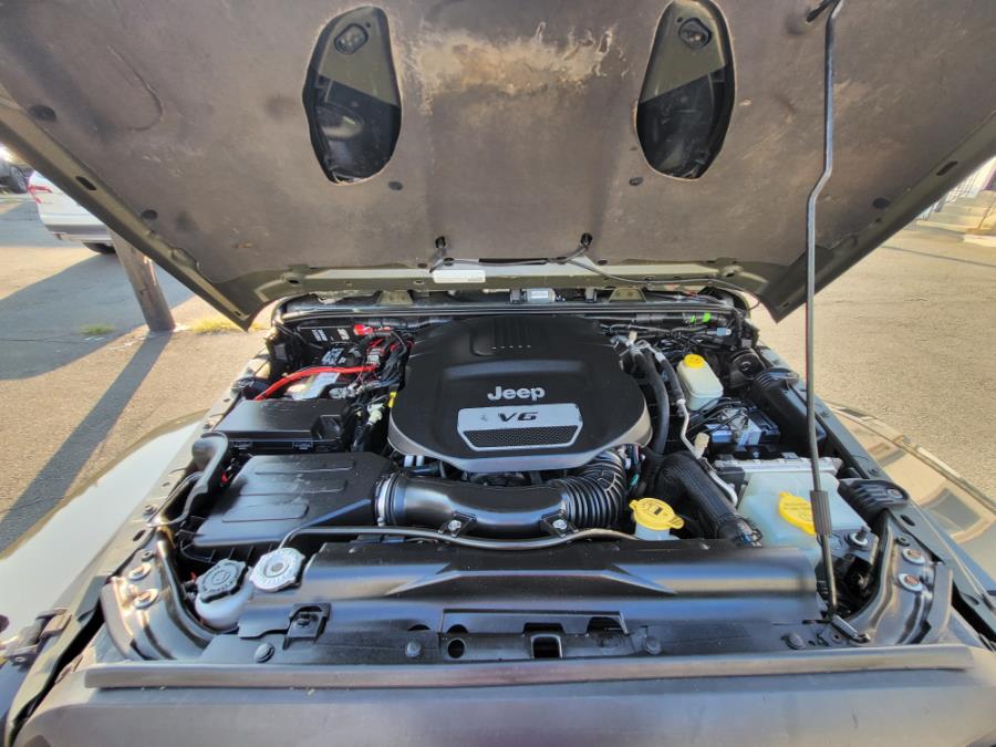 2015 Jeep Wrangler Unlimited 4WD 4dr Rubicon, available for sale in Newark, New Jersey | Champion Auto Sales. Newark, New Jersey 2015 Jeep Wrangler Unlimited 4WD 4dr Rubicon, available for sale in Newark, New Jersey | Champion Auto Sales. Newark, New Jersey