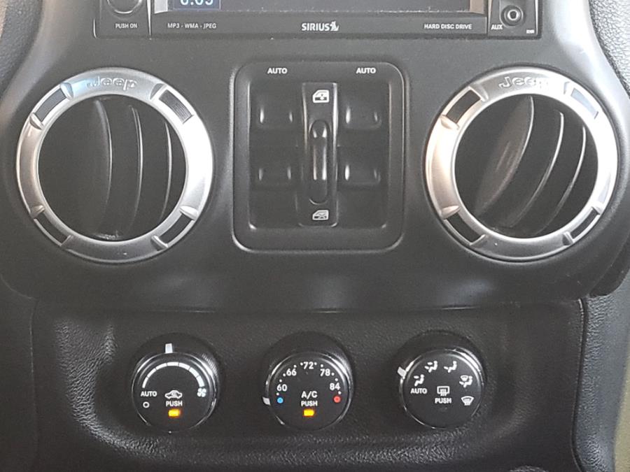 2015 Jeep Wrangler Unlimited 4WD 4dr Rubicon, available for sale in Newark, New Jersey | Champion Auto Sales. Newark, New Jersey 2015 Jeep Wrangler Unlimited 4WD 4dr Rubicon, available for sale in Newark, New Jersey | Champion Auto Sales. Newark, New Jersey