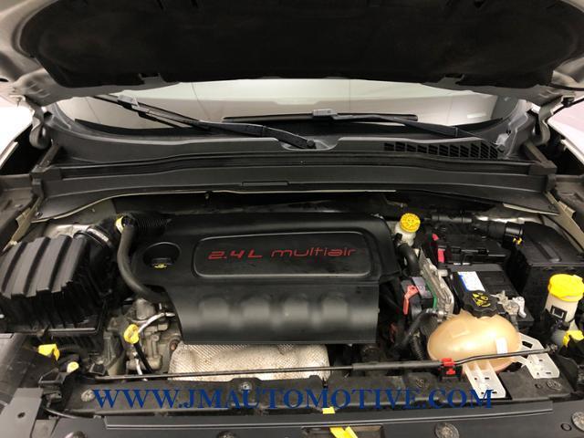 Used Jeep Renegade 4WD 4dr Latitude 2016 | J&M Automotive Sls&Svc LLC. Naugatuck, Connecticut Used Jeep Renegade 4WD 4dr Latitude 2016 | J&M Automotive Sls&Svc LLC. Naugatuck, Connecticut