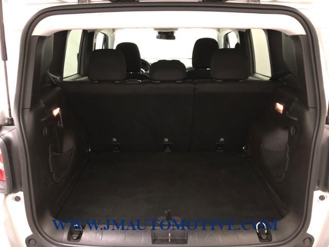 Used Jeep Renegade 4WD 4dr Latitude 2016 | J&M Automotive Sls&Svc LLC. Naugatuck, Connecticut Used Jeep Renegade 4WD 4dr Latitude 2016 | J&M Automotive Sls&Svc LLC. Naugatuck, Connecticut