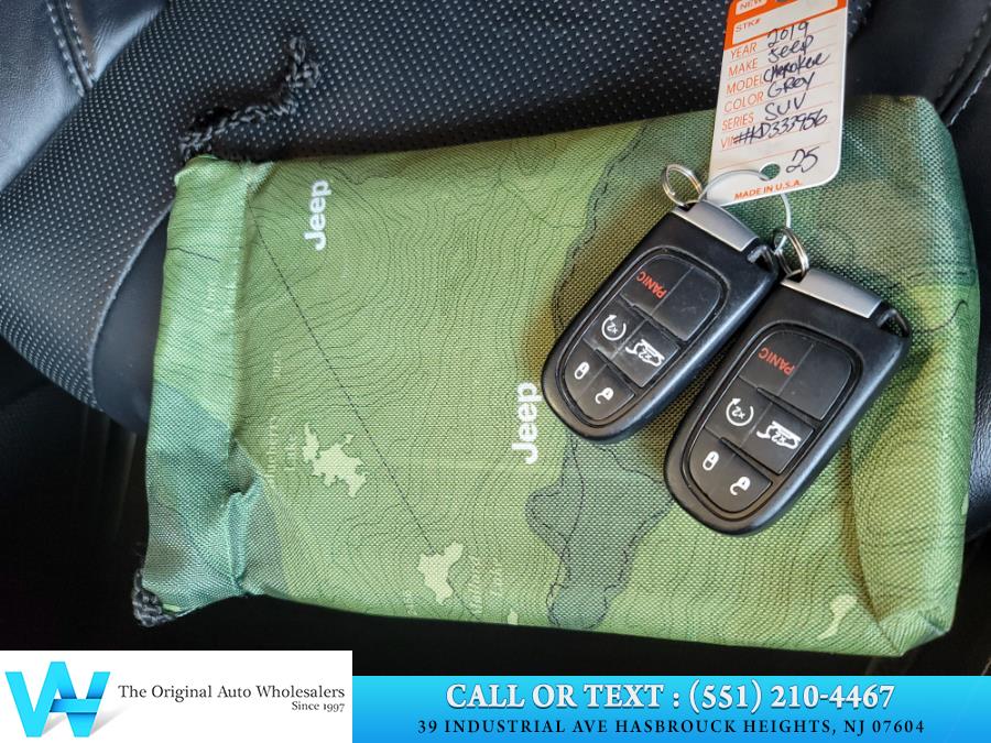 2019 Jeep Cherokee Limited 4x4, available for sale in Lodi, New Jersey | AW Auto & Truck Wholesalers, Inc. Lodi, New Jersey 2019 Jeep Cherokee Limited 4x4, available for sale in Lodi, New Jersey | AW Auto & Truck Wholesalers, Inc. Lodi, New Jersey