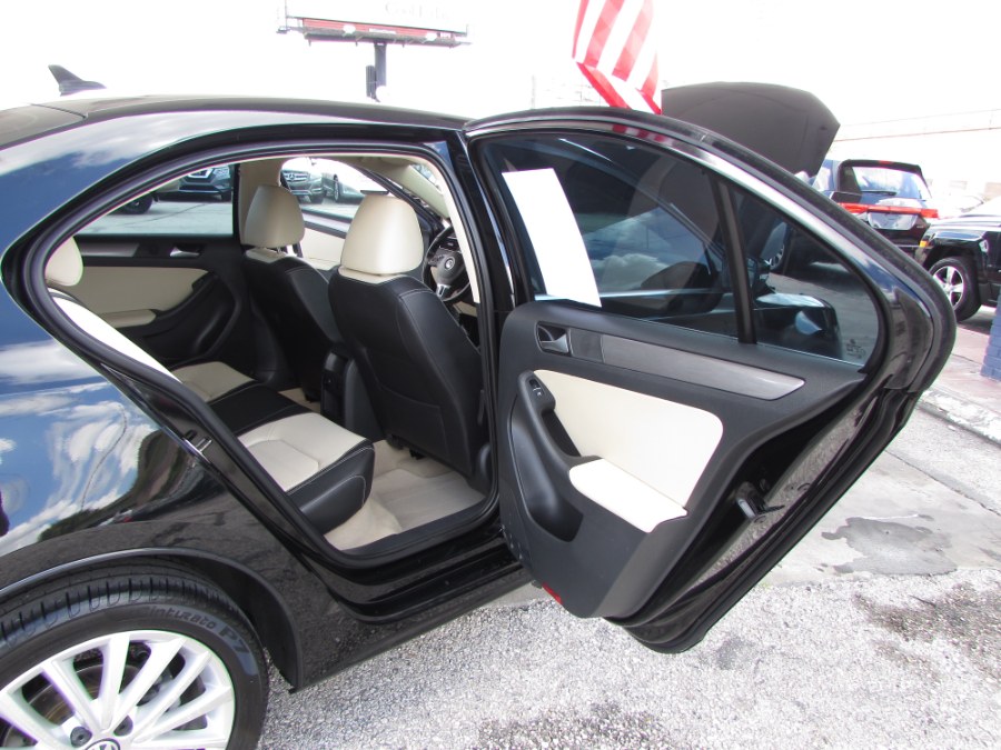 Used Volkswagen Jetta Sedan 4dr Auto SEL w/Nav 2013 | VIP Auto Enterprise, Inc. Orlando, Florida Used Volkswagen Jetta Sedan 4dr Auto SEL w/Nav 2013 | VIP Auto Enterprise, Inc. Orlando, Florida