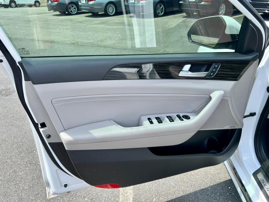 2017 Hyundai Sonata Plug-In Hybrid Limited 2.0L, available for sale in Berlin, Connecticut | Tru Auto Mall. Berlin, Connecticut 2017 Hyundai Sonata Plug-In Hybrid Limited 2.0L, available for sale in Berlin, Connecticut | Tru Auto Mall. Berlin, Connecticut