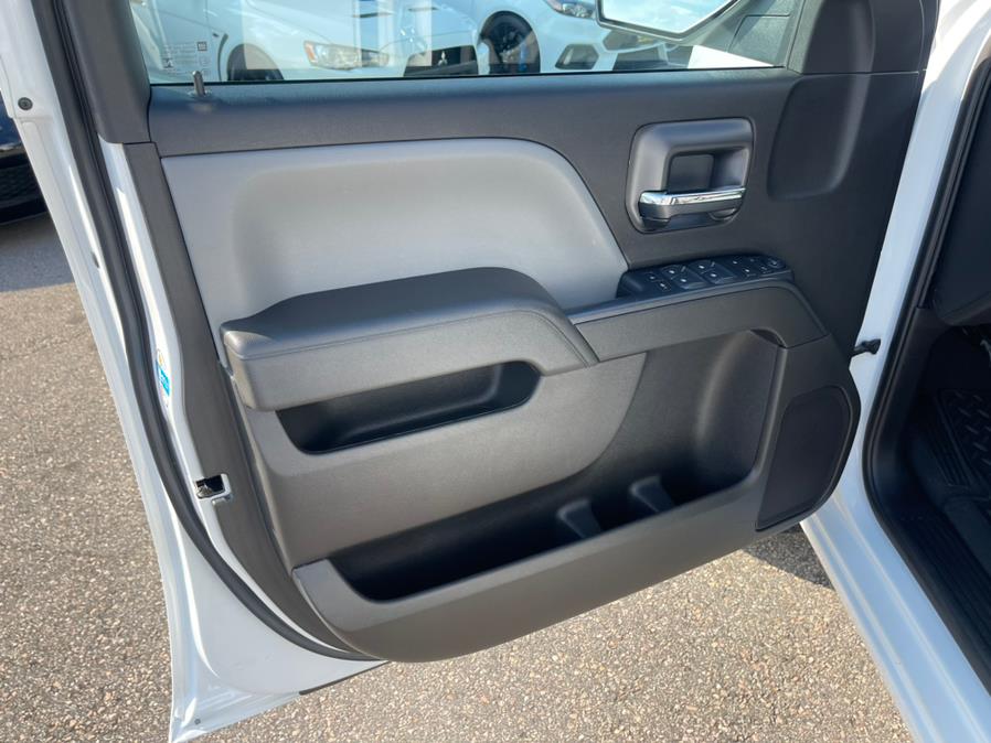 2019 Chevrolet Silverado 1500 LD 4WD Double Cab Custom, available for sale in South Windsor, Connecticut | Mike And Tony Auto Sales, Inc. South Windsor, Connecticut 2019 Chevrolet Silverado 1500 LD 4WD Double Cab Custom, available for sale in South Windsor, Connecticut | Mike And Tony Auto Sales, Inc. South Windsor, Connecticut