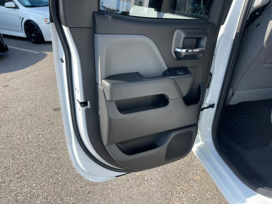 2019 Chevrolet Silverado 1500 LD 4WD Double Cab Custom, available for sale in South Windsor, Connecticut | Mike And Tony Auto Sales, Inc. South Windsor, Connecticut 2019 Chevrolet Silverado 1500 LD 4WD Double Cab Custom, available for sale in South Windsor, Connecticut | Mike And Tony Auto Sales, Inc. South Windsor, Connecticut