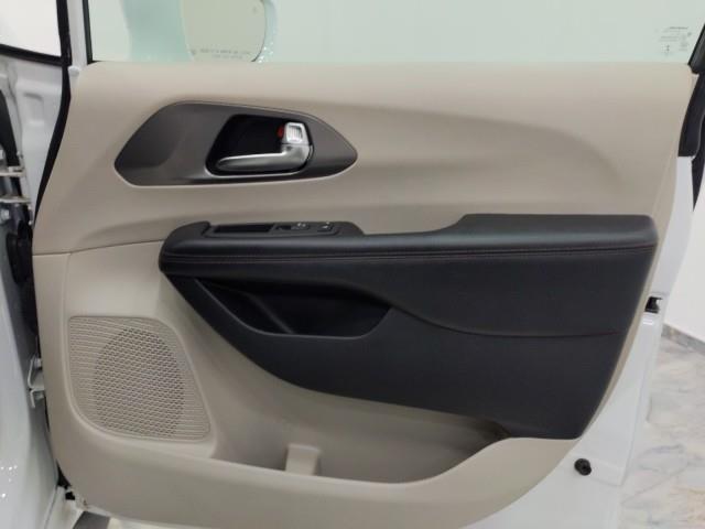 Used Chrysler Pacifica Touring L w/ rearCam 2020 | Car Revolution. Maple Shade, New Jersey Used Chrysler Pacifica Touring L w/ rearCam 2020 | Car Revolution. Maple Shade, New Jersey