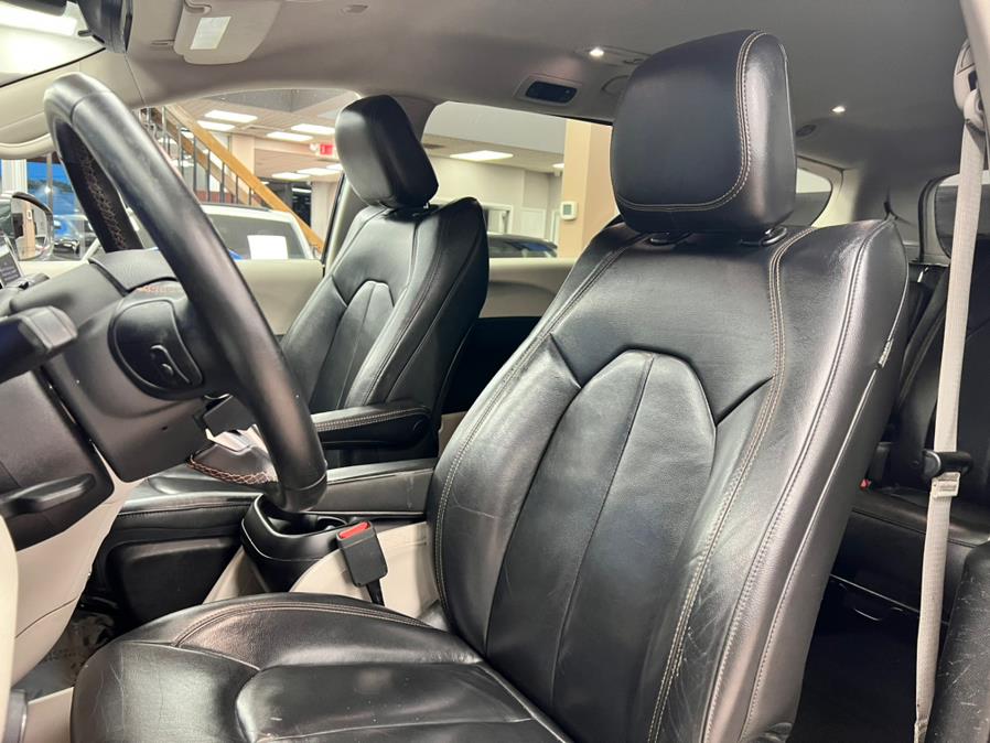 Used Chrysler Pacifica Touring-L FWD 2017 | Power Motors East. Massapequa Park, New York Used Chrysler Pacifica Touring-L FWD 2017 | Power Motors East. Massapequa Park, New York