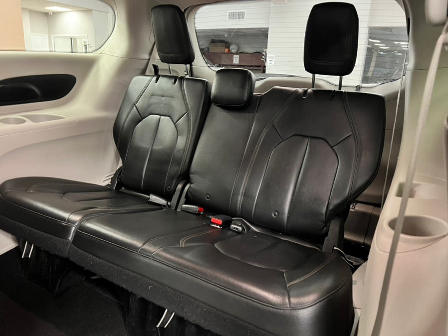 Used Chrysler Pacifica Touring-L FWD 2017 | Power Motors East. Massapequa Park, New York Used Chrysler Pacifica Touring-L FWD 2017 | Power Motors East. Massapequa Park, New York