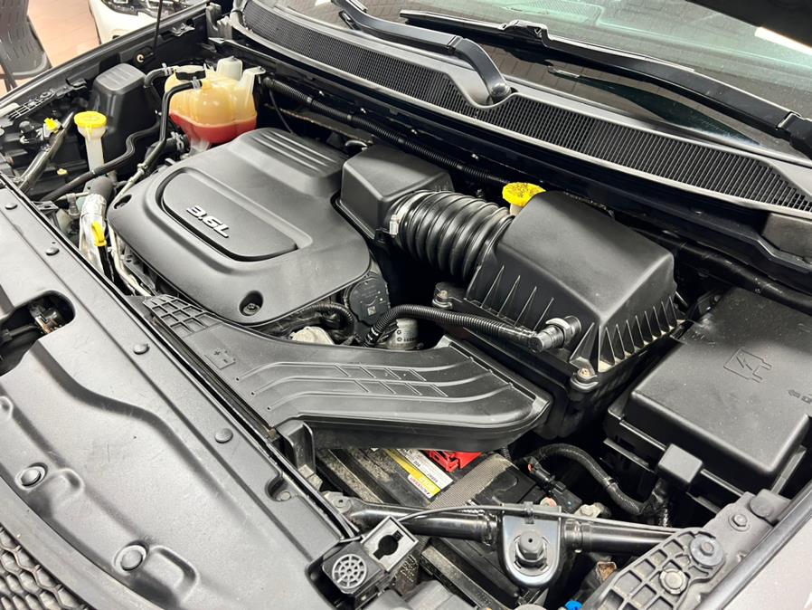 Used Chrysler Pacifica Touring-L FWD 2017 | Power Motors East. Massapequa Park, New York Used Chrysler Pacifica Touring-L FWD 2017 | Power Motors East. Massapequa Park, New York