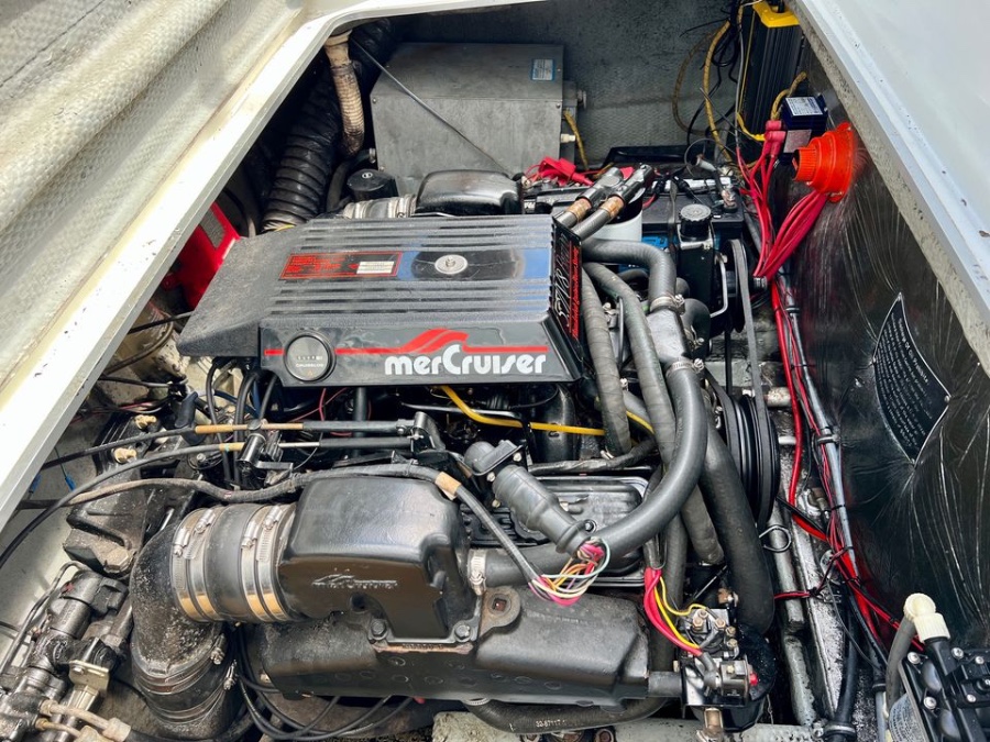 1992 Rinker Fiesta Vee 260, available for sale in Darien, Wisconsin | Geneva Motor Cars. Darien, Wisconsin 1992 Rinker Fiesta Vee 260, available for sale in Darien, Wisconsin | Geneva Motor Cars. Darien, Wisconsin