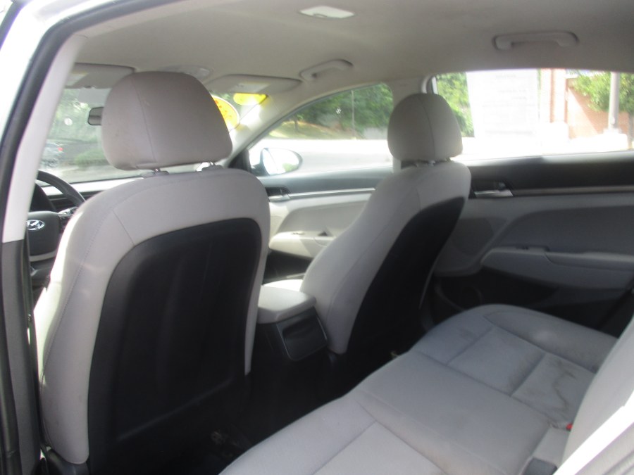 Used Hyundai Elantra SE 2.0L Auto (Alabama) (Disc) *Ltd Avail* 2017 | Universal Motors LLC. New Britain, Connecticut Used Hyundai Elantra SE 2.0L Auto (Alabama) (Disc) *Ltd Avail* 2017 | Universal Motors LLC. New Britain, Connecticut