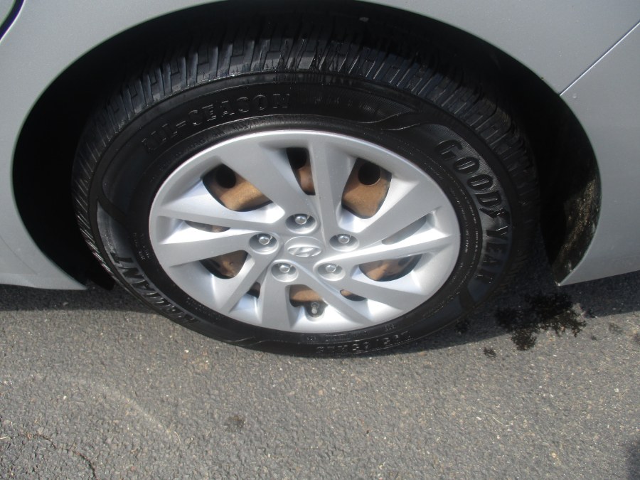 Used Hyundai Elantra SE 2.0L Auto (Alabama) (Disc) *Ltd Avail* 2017 | Universal Motors LLC. New Britain, Connecticut Used Hyundai Elantra SE 2.0L Auto (Alabama) (Disc) *Ltd Avail* 2017 | Universal Motors LLC. New Britain, Connecticut