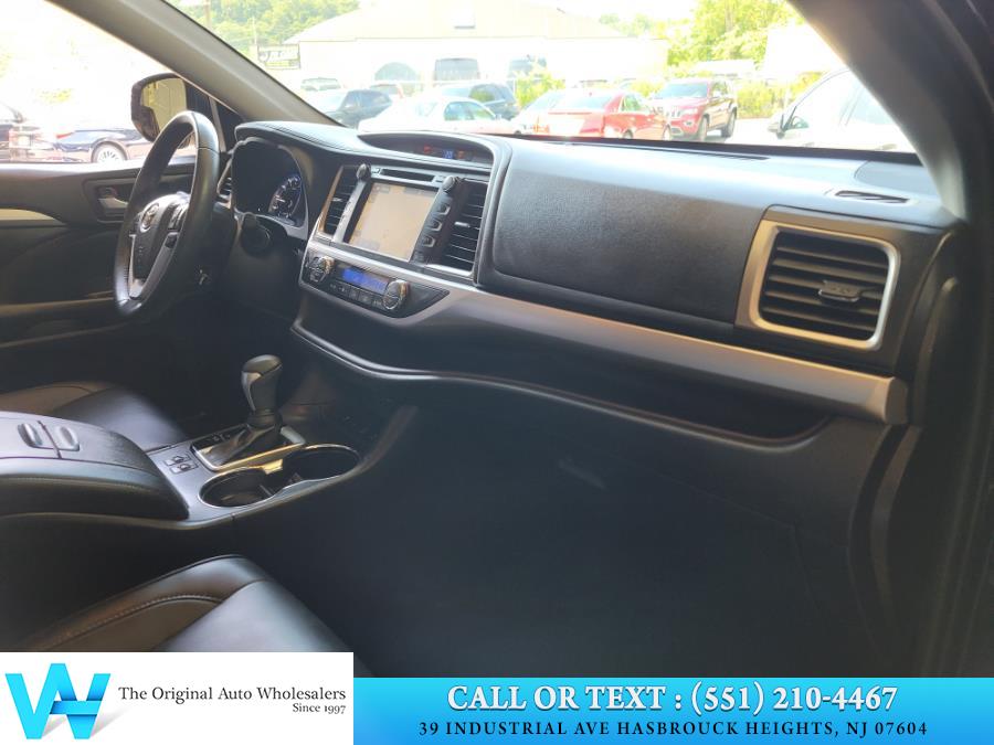 2019 Toyota Highlander XLE V6 AWD (Natl), available for sale in Lodi, New Jersey | AW Auto & Truck Wholesalers, Inc. Lodi, New Jersey 2019 Toyota Highlander XLE V6 AWD (Natl), available for sale in Lodi, New Jersey | AW Auto & Truck Wholesalers, Inc. Lodi, New Jersey